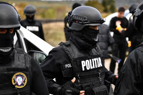 Percheziții la clanul lui Leo de la Strehaia: zeci de monede de aur, ascunse în pământ - prejudiciu de 12 de milioane de lei