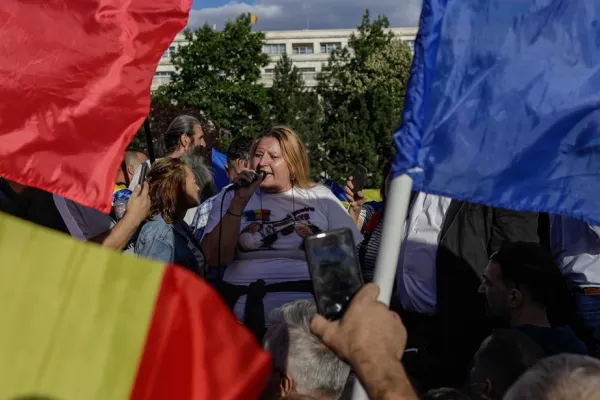 Diana Şoşoacă, atac dur la fostul coleg de partid: „Simioane, Iudă! Asta e unitate? Şi-a bătut joc de AUR!”