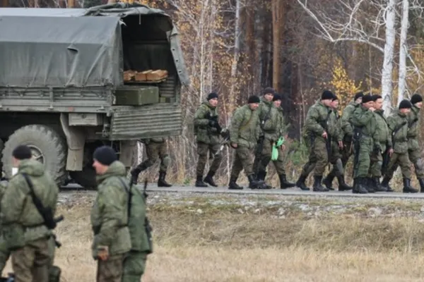 Panică și teamă în războiul din Ucraina. Rușii aduc „carne de tun” în Herson în timpul evacuării - Noii recruți, în prima linie