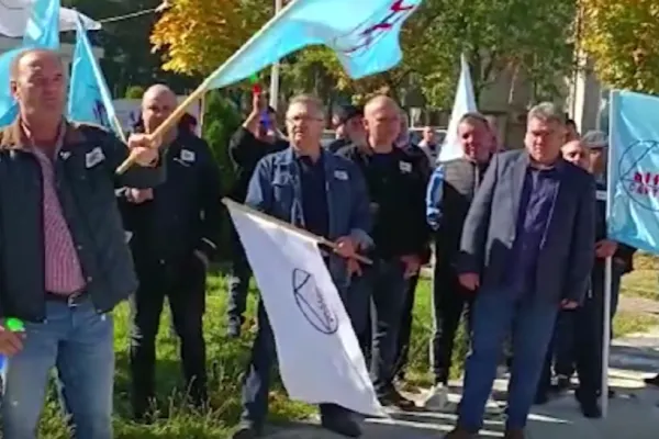 Românii își strigă DISPERAREA în stradă. Care sunt principalele NEMULȚUMIRI și ce le cer guvernanților