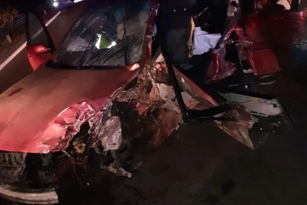 Accident grav în Vâlcea, între un autocar care transporta 21 de persoane și o mașină - 2 victime | FOTO