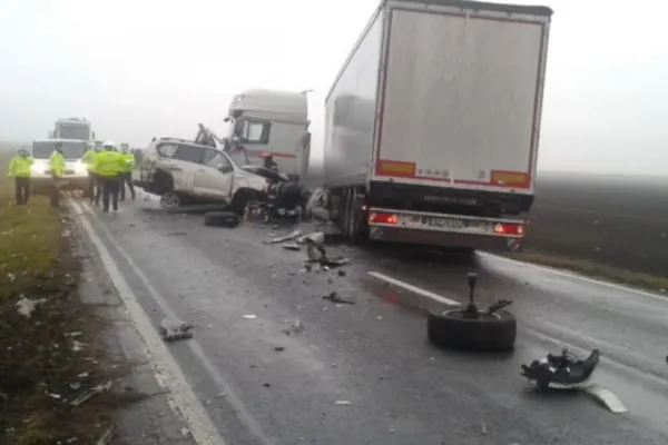 Accident teribil pe A1. Un bărbat mort, alte trei persoane rănite, inclusiv un copil de 5 ani