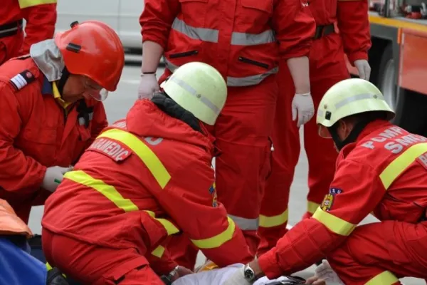Accident grav la ieșirea din Buzău. O șoferiță de 19 ani a murit, alte 2 persoane sunt rănite