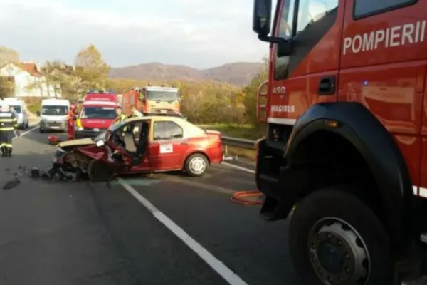 Accident devastator între un taximetru și o mașină în care se aflau doi paramedici – un mort și 2 răniți