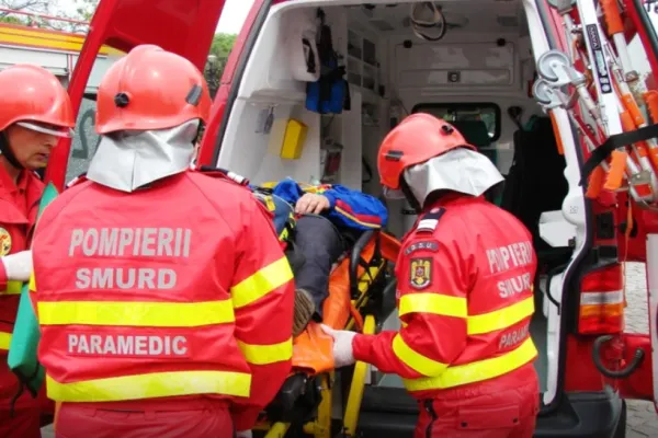 Accident între un autocar cu 48 de pasageri și un autoturism, în Brașov