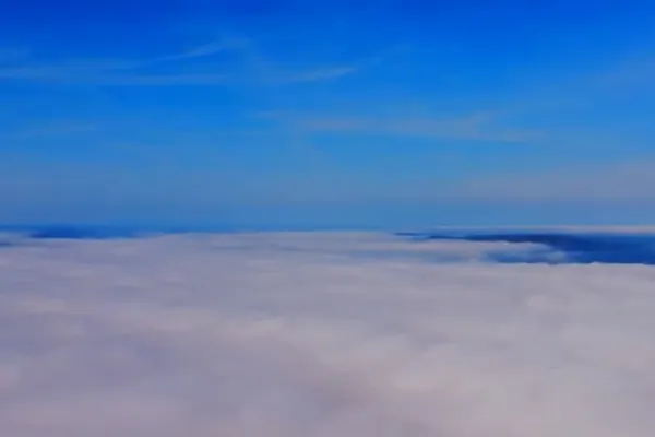 Imaginile dimineții vin de la Cluj. O dronă a surprins cerul și „pătura” de nori de la altitudini foarte mari - VIDEO