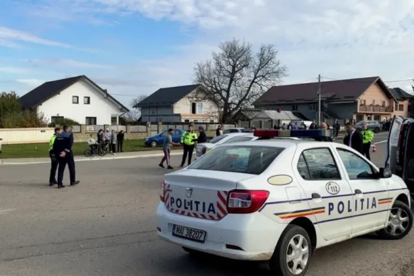 Bunic ucis de nepot cu cuțitul în fața polițiștilor pe care bătrânul i-a chemat în ajutor