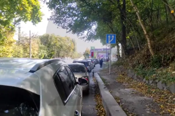 Alertă în Crimeea. Cozi uriașe la benzinării, după explozia de la podul care face legătura cu Rusia - VIDEO