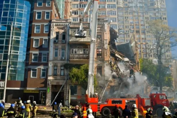 Război Ucraina. Cum arata Kievul după atacul devastator al armatei ruse de azi dimineață (GALERIE FOTO)