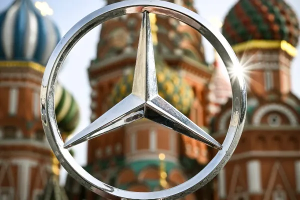 Război Ucraina. Cel mai mare constructor de mașini de lux părăsește Rusia