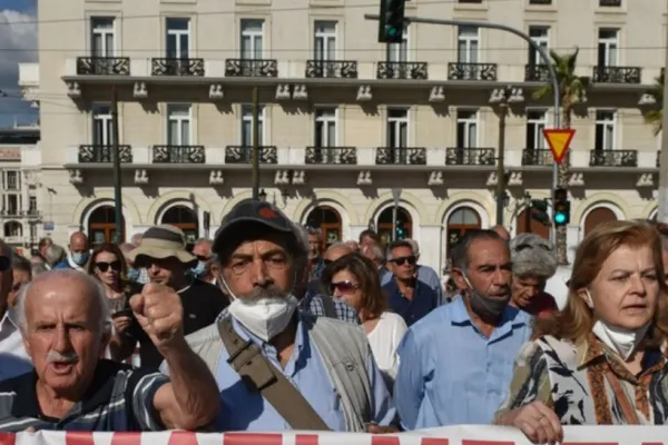 Revoltă în stradă, pensionarii au ieșit să-și strige disperarea și nemulțumirea
