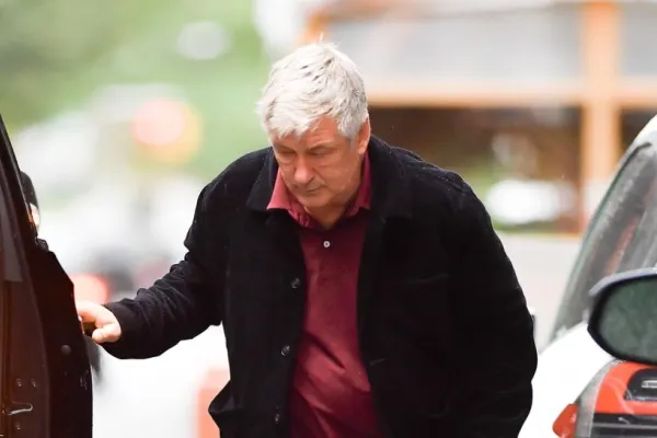 Actorul american Alec Baldwin va fi judecat pentru accidentul mortal produs pe platoul filmului „Rust”