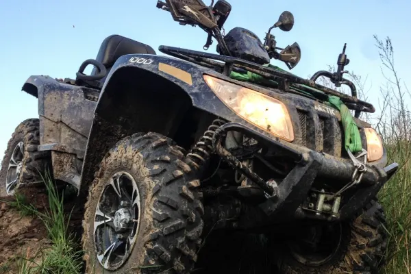 Un adolescent de 17 ani este în stare gravă în urma unui accident cu ATV-ul