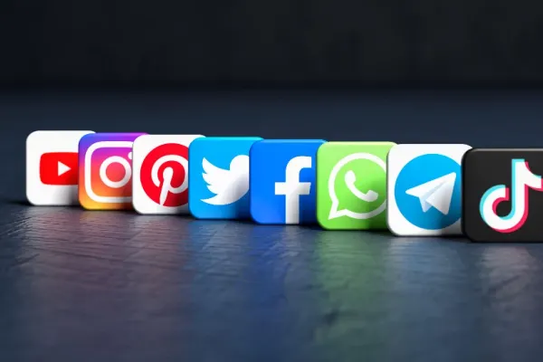 Decizie radicală la Moscova. Folosești Facebook și Instagram, ești împotriva Rusiei. Ce riscă utilizatorii ruși