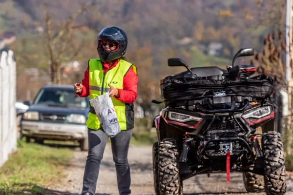 O poștăriță din Apuseni duce pensiile și alocațiile cu ATV-ul. Povestea femeii este INCREDIBILĂ: de ce se teme, chiar dacă nu dă înapoi - FOTO