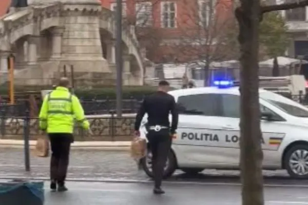 Cum încalcă legea cei care trebuie să o aplice: Polițiști locali, cu girofarul, în „misiune specială”... la masă, în Cluj-Napoca - VIDEO