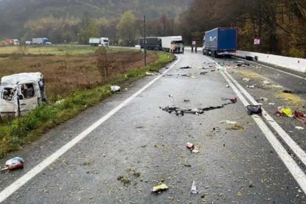Accident grav în Cluj: 4 victime, după impactul unui TIR cu o dubiță - circulația oprită
