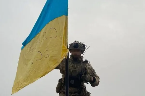 Război în Ucraina - Ziua 261 - Ucraina și-a arborat steagul în orașul Herson. Ce spune Kremlinul despre sfârșitul războiului și retragerea din ultimele zile - LIVE TEXT