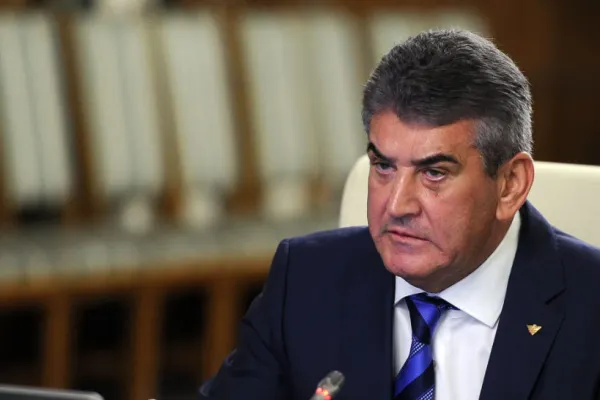 Gabriel Oprea vine cu soluția pentru PENSIILE militarilor și polițiștilor. Este suficient să fie eliminate 3 OUG-uri - VIDEO