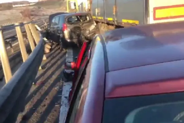 13 autovehicule implicate într-un accident în lanț pe A3. Trafic blocat - Vizibilitatea extrem de redusă în zonă din cauza ceții