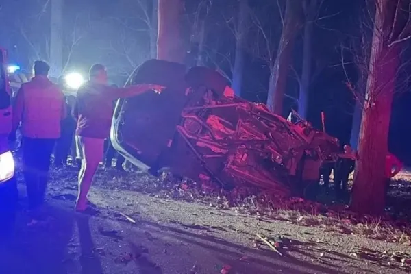 Accident groaznic în Argeș - Un tânăr de 19 ani a murit și un altul se află în stare foarte gravă
