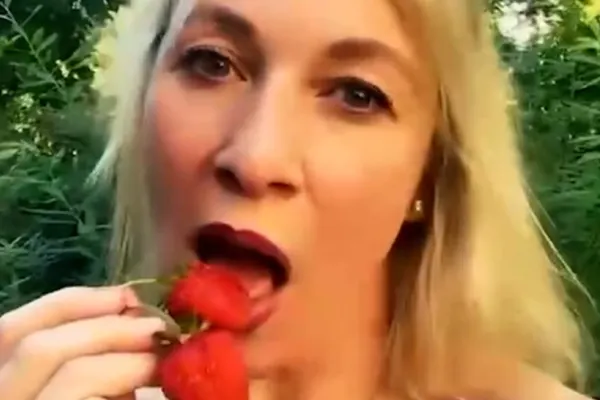 Maria Zaharova, amuzată de știrea despre sănătatea lui Serghei Lavrov - A publicat imagini cu ministrul rus de externe în șort, pe o terasă - VIDEO