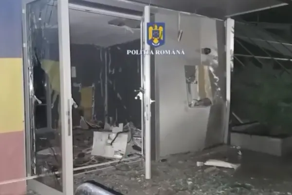 Momentul în care bancomatul din Constanța a fost aruncat în aer. Filmul spargerii - ce presupune metoda "Devil's pizza" - VIDEO