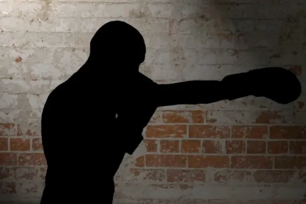 Adolescent de 14 ani, umilit în stil mafiot de colegii de clasă. CHINURILE la care a fost supus