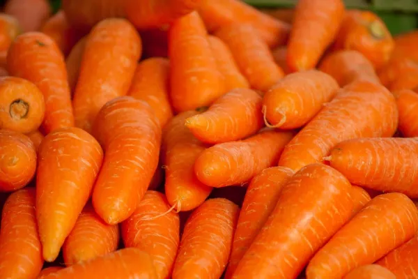 Alertă alimentară: Morcovi baby plini de pesticide, retrași de la raft – Pericol pentru sănătate