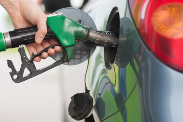 Austria reduce temporar taxa pe carburanți pentru a combate scumpirile provocate de criza petrolului