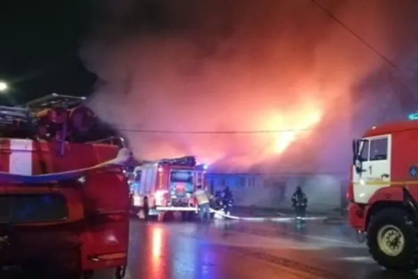 Incendiu DEVASTATOR într-un club din Rusia. 15 oameni au murit, 200 de persoane evacuate - VIDEO