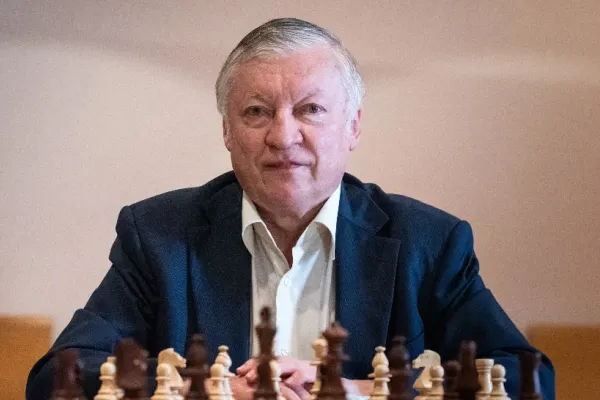 Șahistul Anatoly Karpov, omul lui Putin, în comă indusă la terapie intensivă