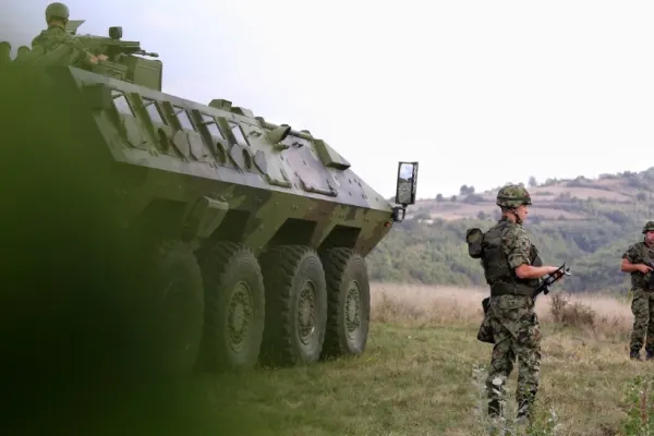 Alertă în Kosovo. Polițiștii kosovari, atacați cu focuri de armă