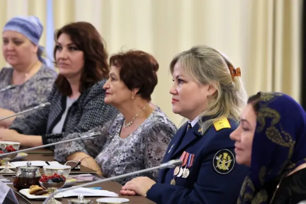 O noua farsă marca Putin. "Mamele de soldați" cu care s-a întâlnit sunt nomenclaturiste și propagandiste
