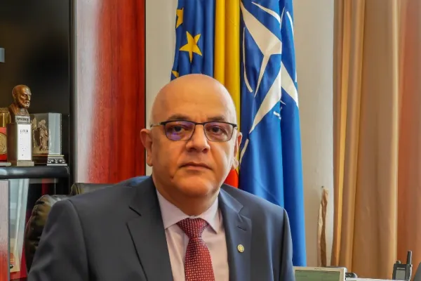 Raed Arafat, reacție cu protestatarii la ușă - Înregistrare ȘOCANTĂ: interesele din spatele protestelor