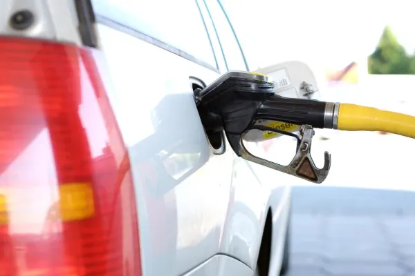 Ziua și scumpirea la pompă! Un litru de motorină costă acum mai mult de 9 lei, fără a lua în calcul compensarea