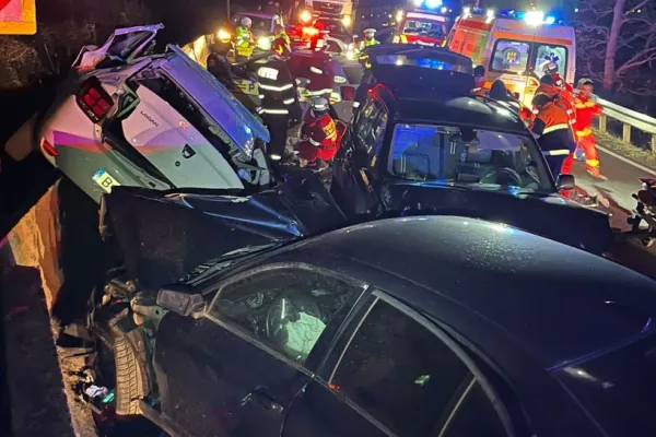 Val de accidente în țară, după minivacanța de 1 Decembrie: 5 victime în urma unui carambol cu 3 mașini, un minor de 16 ani a murit la volan