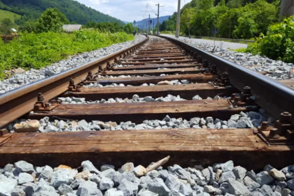 Gest extrem pe calea ferată: Un bărbat a fost decapitat de tren, la Iași - Șocant ce au descoperit polițiștii