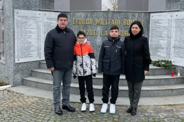 Gabriel Oprea, președintele Uniunii Militarilor și Polițiștilor "Mihai Viteazul", întâlnire emoționantă cu copiii eroului Florin Bădiceanu