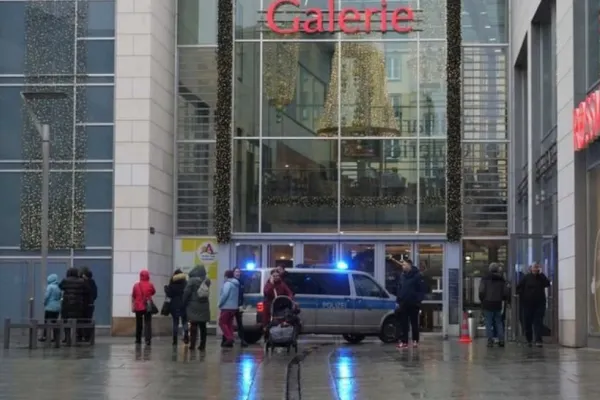 Luare de ostatici într-un mall din Germania. Poliția a evacuat centrul comercial - FOTO