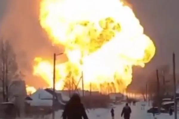 Explozie puternică la o conductă de gaze din Rusia. Cel puțin trei persoane au murit - VIDEO