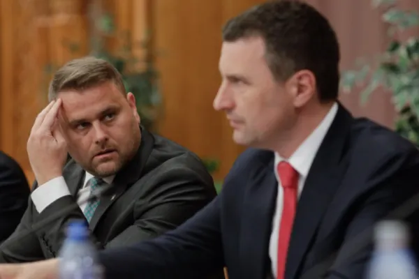 Haos în coaliție: PNL cere scoaterea UDMR de la guvernare