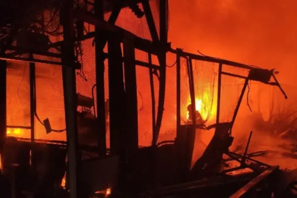 Rusia bombardează puternic lângă cea mai mare centrală nucleară din Europa, de la Zaporojie