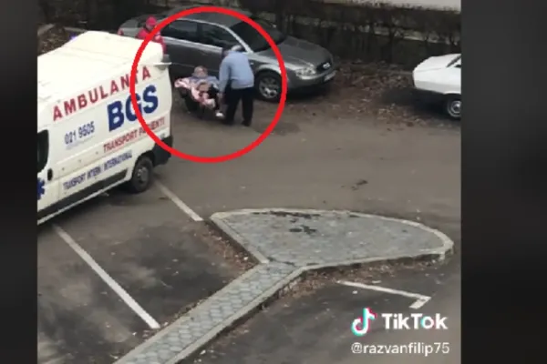 Scandalos: targă defectă, femeie dusă cu ROABA la ambulanță. Imaginile neputinței - VIDEO