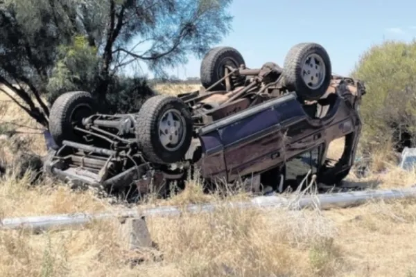 3 copii au stat 55 de ore lângă părinții morți într-un accident. Nimeni nu a observat mașina răsturnată