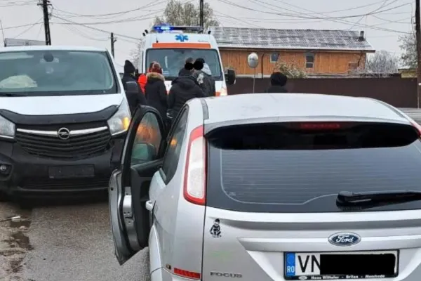 Accident grav între un microbuz şi un autoturism, în Vrancea: două victime | FOTO