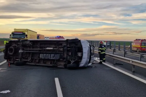 ACCIDENT grav între Nădlac și Arad: 1 MORT și 8 răniți după ce un microbuz s-a răsturnat - Planul Roșu, activat - FOTO