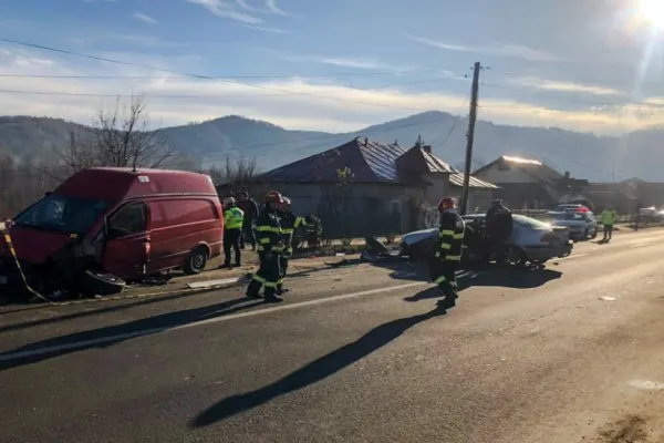 Accident grav în Dâmbovița. Trei persoane au fost rănite, între care și un minor