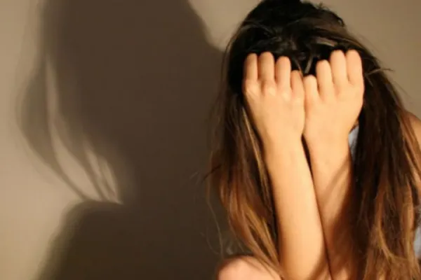 REVOLTĂTOR: un tată și-a violat fiica minoră timp de doi ani. Șantajatul emoțional la care era supusă copila