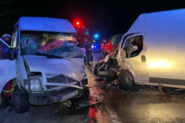 Accident între două autoutilitare, în Bistriţa-Năsăud: 4 persoane au fost rănite - FOTO